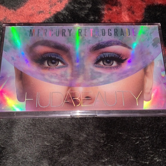 HUDA BEAUTY - Picture 1 of 2